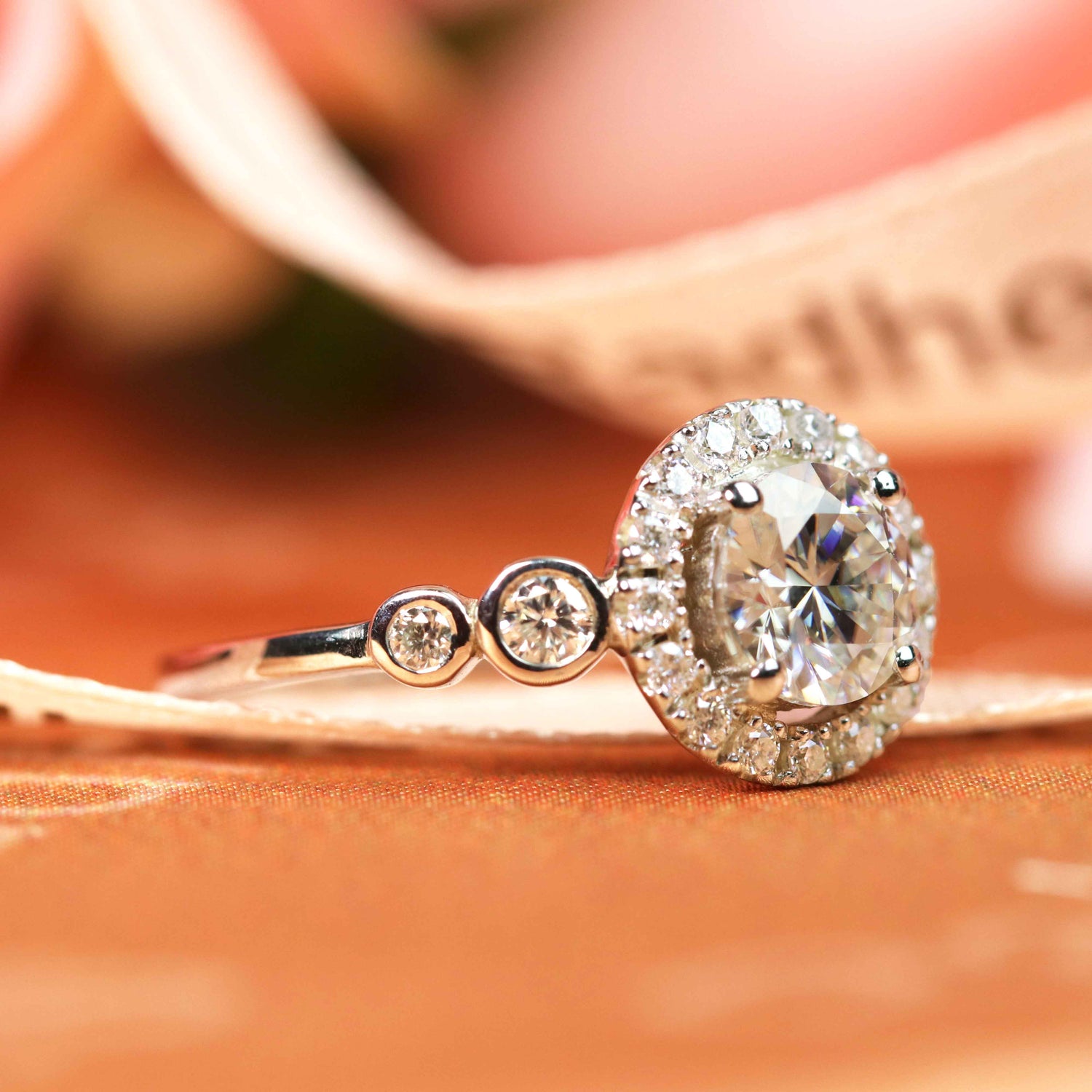 Round Engagement Rings: The Ultimate Buying Guide | Ritani